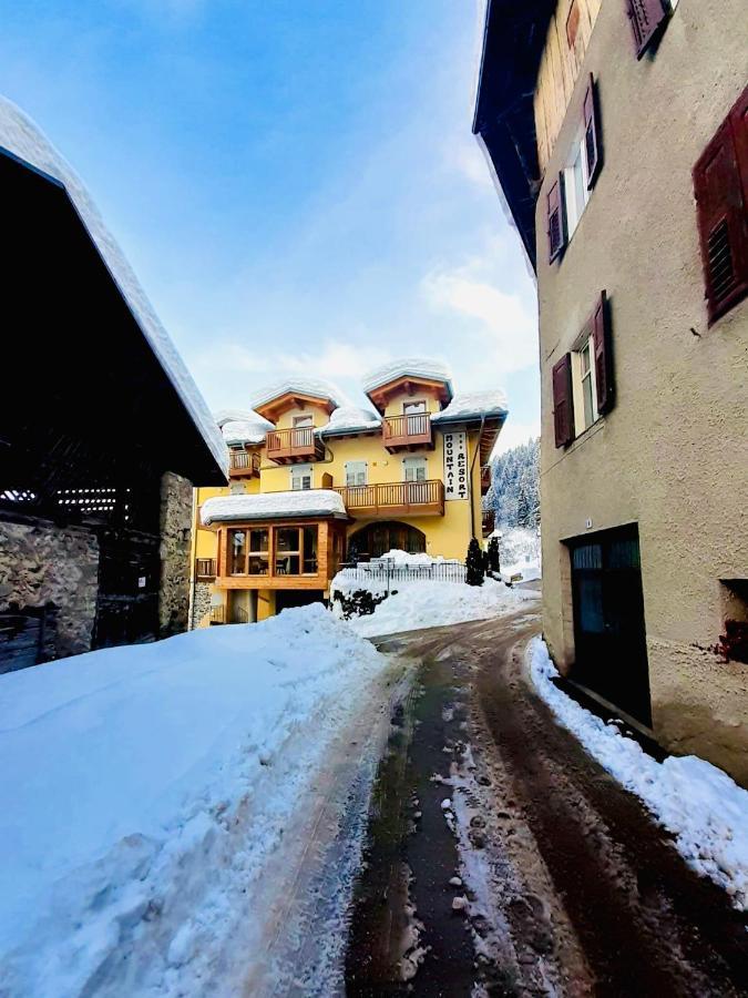 Hotel Mountain Resort Commezzadura Exteriör bild