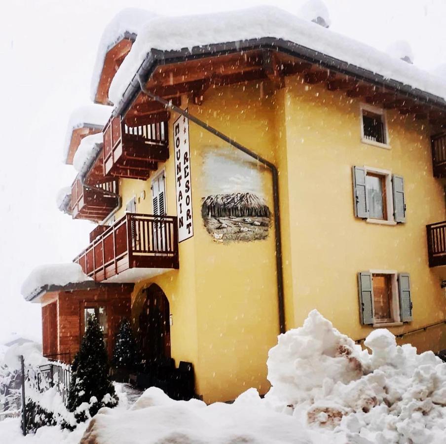 Hotel Mountain Resort Commezzadura Exteriör bild