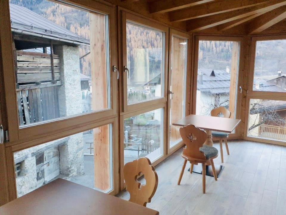 Hotel Mountain Resort Commezzadura Exteriör bild