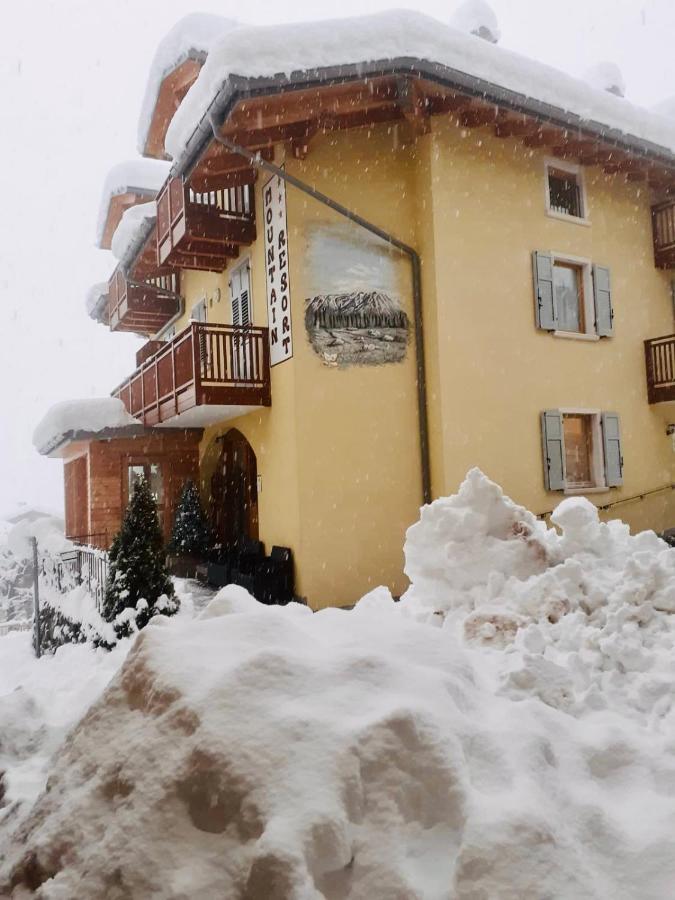 Hotel Mountain Resort Commezzadura Exteriör bild