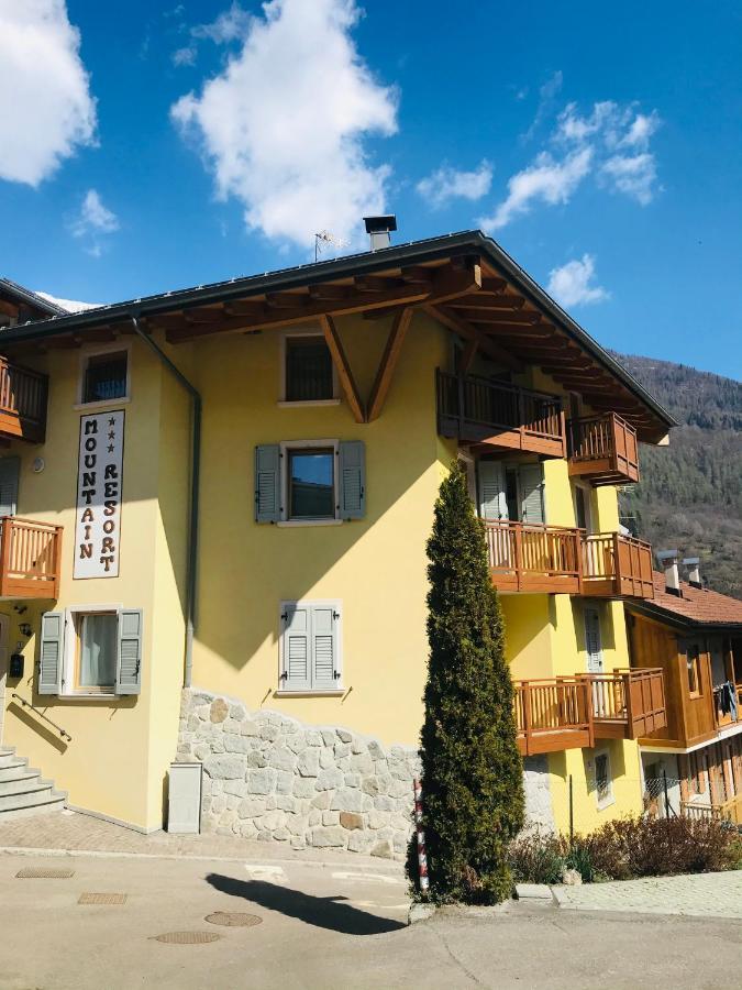Hotel Mountain Resort Commezzadura Exteriör bild